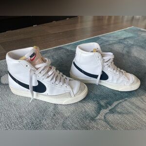 Nike women’s high top Blazer Mid ‘77 — size 7